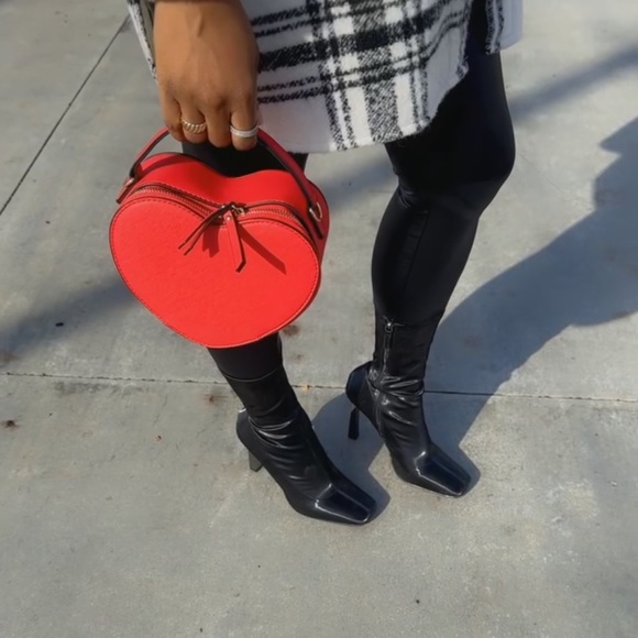 🔥🔥New Heart Bag w Shoulder Strap- Peach - Picture 4 of 6